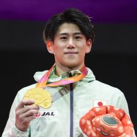 橋本Ｖ３、内村以来の快挙　世界体操男子、岡は５位