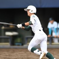 長谷川バットで存在感　好調２年、一時勝ち越し打　専大松戸　第７８回秋季関東高校野球大会