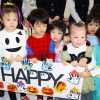 ハッピーハロウィーン！　園児仮装し飾り付け　成田空港