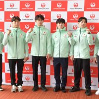 橋本大輝選手「勝ちます」　世界体操へ男子代表が出国　成田空港で出発式