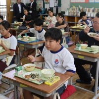 「しきゆたか」多収米に舌鼓　九十九里　地産地消、味わって学ぶ