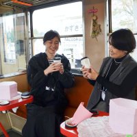 列車に揺られ、優雅な味わい　アフタヌーンティー列車　小湊鉄道が初運行