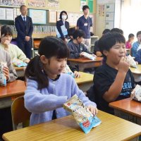 持続可能な漁業考える　船橋・湊町小　コノシロ特別授業