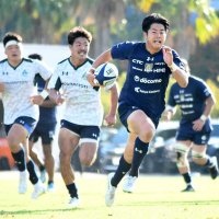 後半、浦安の石井（右）が抜け出してトライを決める