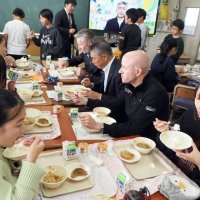 有機米給食「おいしい」　児童と生産者ら交流も　木更津