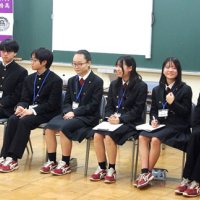 安房高で熊谷知事特別授業　生徒が教育環境プレゼン　南北格差、進路、メガソーラー…　対話通じ地域や自身の将来考察