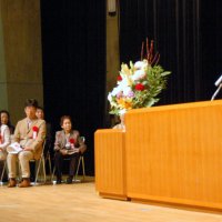 大賞の青山さんら表彰　市原市　更級日記文学賞　椎名誠委員長「良作そろい誇り」