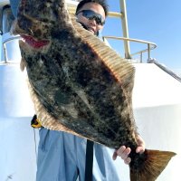 鹿島沖で釣り上げたヒラメ（写真は「幸栄丸」提供）