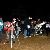 夜空キラキラ心はわくわく　望遠鏡で月や土星観察　香取・水の郷小