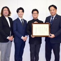 駐車場、車内に放置された幼児…　定期巡回で発見、保護　柏のマルハンに感謝状