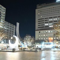 イルミネーションに彩られた中央公園＝千葉市中央区
