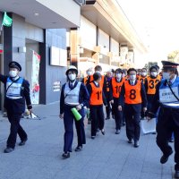 成田での帰宅困難へ備え　初詣前に大地震想定訓練　駅からの誘導手順確認