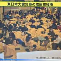 ２０１１年の東日本大震災発生時に多くの人が集まった成田市役所の様子