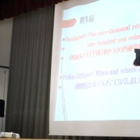 マーティ・フリードマンさん（元メガデス）異文化理解伝える　流山・八木中訪問　「外国人はルールを守りたいが、何がルールか分からない」　外国人と共生へ対話を