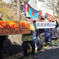 建設反対を静かに抗議　住民団体　看板やのぼりで訴え　鴨川メガソーラー