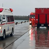 【速報】男性２人が海に転落　１人救助、１人不明　銚子漁港近くの堤防