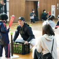 野球の楽しさ感じて　千葉ロッテ３選手が支援学校訪問　匝瑳