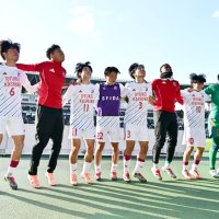 準々決勝進出を決め喜ぶ流通経大柏イレブン