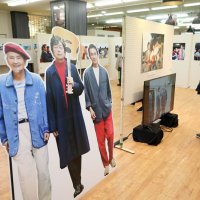 ２月６日まで開催している「俺たちの旅」のパネル展＝旭市のサンモール