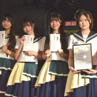コノシロ応援大使に就任した「ｈｉｍａｗａｒｉ（船橋）」＝３１日、船橋市