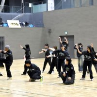 華麗にヒップホップ披露　練習の成果　明聖高２、３年生１９人