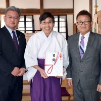 白子神社へ寄付　本殿の修復費に　京葉銀、小沢工務店
