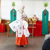 ビッグひな祭り成功祈願　開幕控え、みこ舞披露　勝浦
