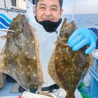 鹿島沖で釣り上げたヒラメ（写真は「幸栄丸」提供）
