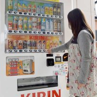 飲料販売、防犯、災害支援　“３役”こなす自販機登場　キリン　八千代に千葉県内初設置　高性能カメラ内蔵、２４時間「みまもり」