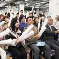 五輪デビュー「ぜひ金を」　フィギュアＳＰ　中井亜美選手に市民ら声援　ゆかりの市川でＰＶ沸く