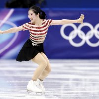 演技する中井選手＝１７日、イタリア・ミラノ（共同）