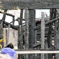 茂原で住宅全焼、焼け跡から不明遺体　住人とみられる２人と連絡取れず