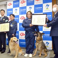 初めてのお手柄！嘱託警察犬「すあま」　靴下のにおい頼りに行方不明者を発見　佐倉署が感謝状
