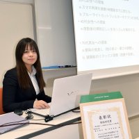 快眠に関する論文が第１０回国際ＩＣＴ利用研究学会全国大会奨励研究賞を受賞した瀬谷さん＝八千代市
