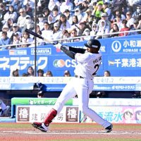 ６回千葉ロッテ１死二塁、ポランコが右前に同点打を放つ
