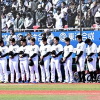 千葉ロッテ、試合前に祈り　プロ野球オープン戦【東日本大震災１５年】