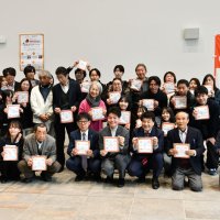 スローシティの成果報告会に参加した大学生と住民ら