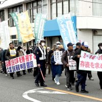 久留里線の存続訴えデモ　君津の住民団体、市長に要望書提出