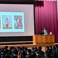 安藤さんの講演を聞く土気高の生徒
