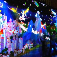 描いた絵、生き生きと　触れて動かし、操縦も　芝山・航空博物館チームラボが体験型作品