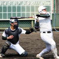 主砲吉岡準備ＯＫ　専大松戸甲子園だより