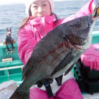 保田沖で釣り上げたクロダイ（写真は「村井丸」提供）