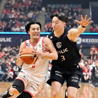 赤と紺プライド激突　初の千葉ダービー　バスケットボールＢリーグ