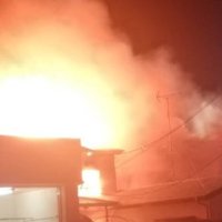 【動画あり】鴨川の飲食店で火災　「２階から火が…」１１９番通報　けが人なし