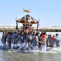 【写真多数】伝統つなぎ豊穣願う　多古・松崎神社６０年ぶり神幸祭　匝瑳の海岸でお浜降りも　