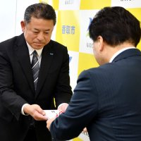 育苗ハウスと冷蔵庫寄付　渡辺パイプ、香取市に