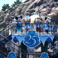 ジュビリーブルーで彩り祝う　ディズニーシー開業２５周年記念イベント　【舞浜タイムズ４月号】
