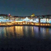 夜は、東京ディズニーシー・ホテルミラコスタの壁面に映像が映し出される
