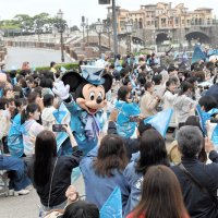 ディズニーシー開園２５周年イベントが開幕　”ジュビリーブルー”でお祝い