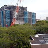 市役所の隣接地で、２０２７年４月の稼働を目指し工事が進むＮＴＴグループのデータセンター＝白井